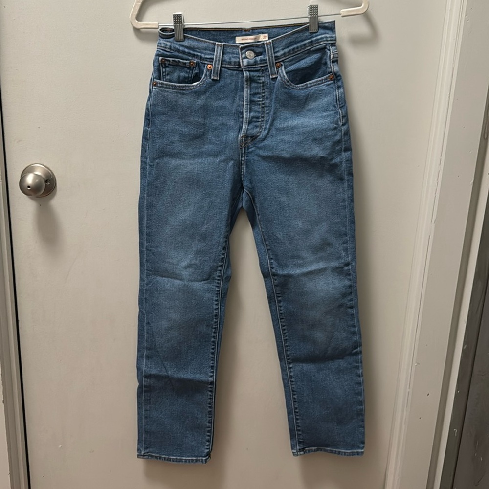 Levi’s Wedgie Straight Neans